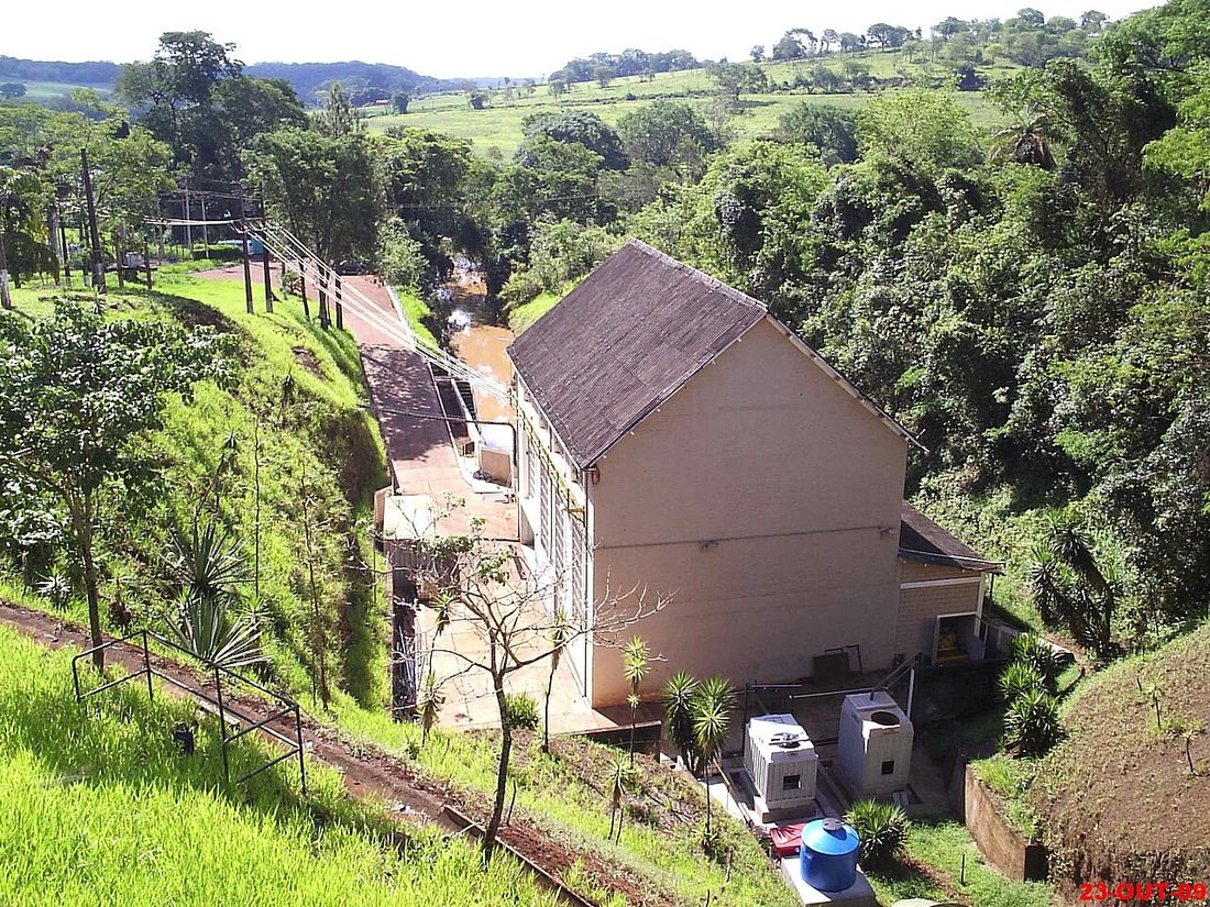 Pequena central hidrelétrica no Rio Sapucaí Mirim, em Nuporanga